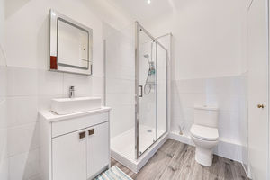 Shower room- click for photo gallery